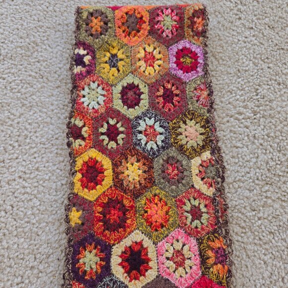 NWOT Crochet Flower WOOL Granny Scarf - Picture 13 of 14